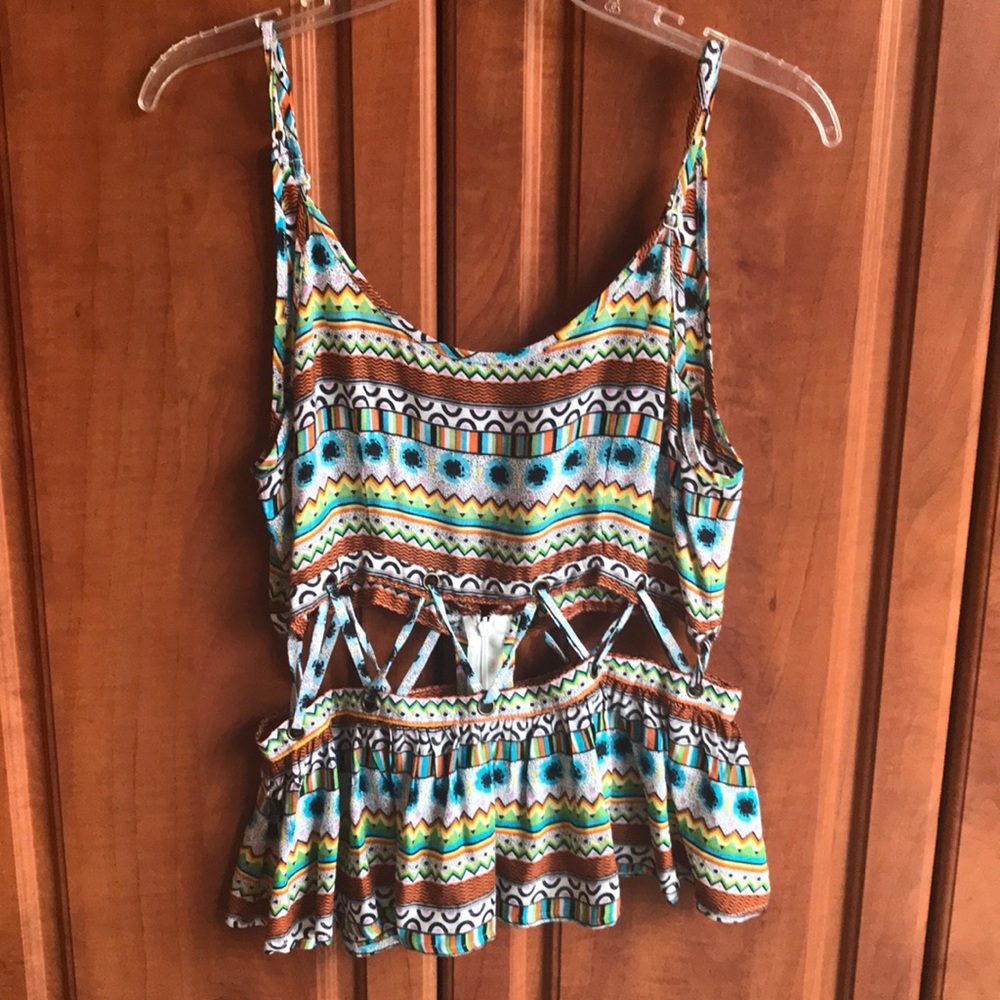 ✨HP✨Millau tribal cut out top